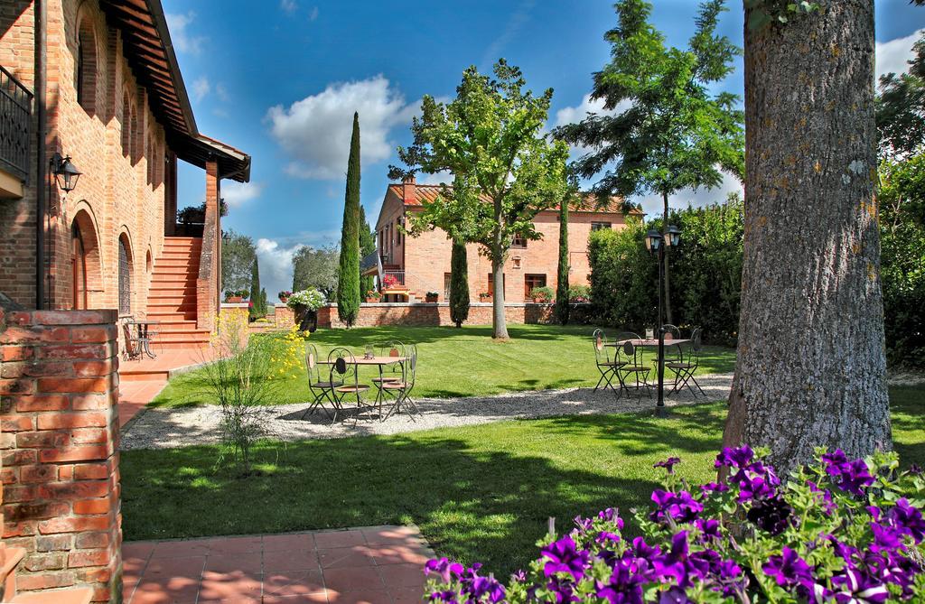 Borgo Tre Rose Hotel Valiano ภายนอก รูปภาพ