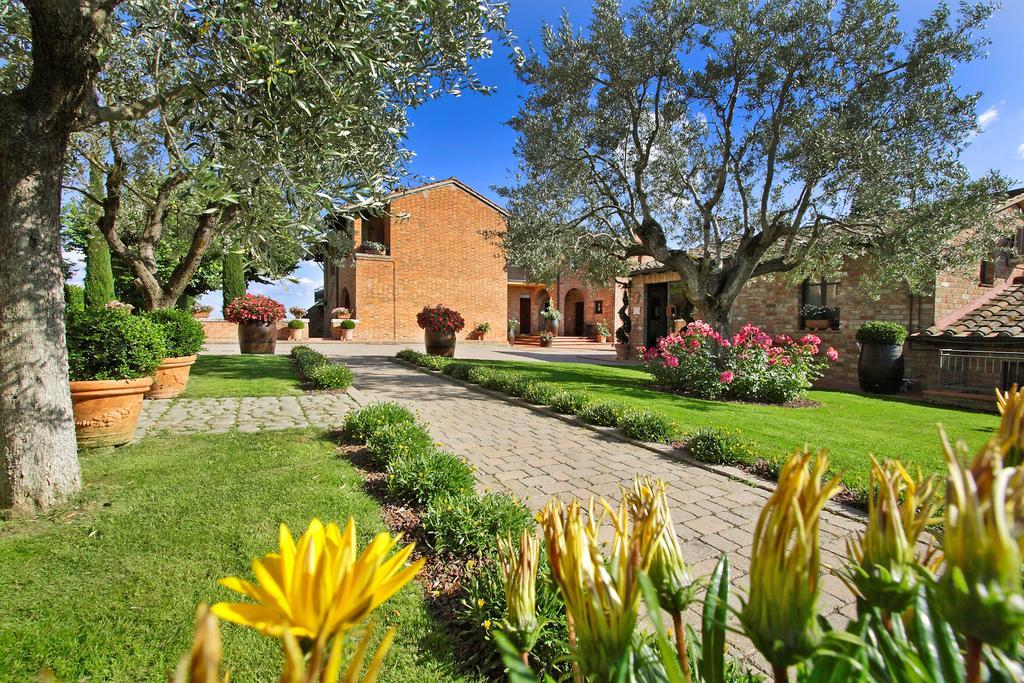 Borgo Tre Rose Hotel Valiano ภายนอก รูปภาพ
