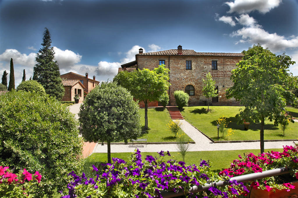 Borgo Tre Rose Hotel Valiano ภายนอก รูปภาพ