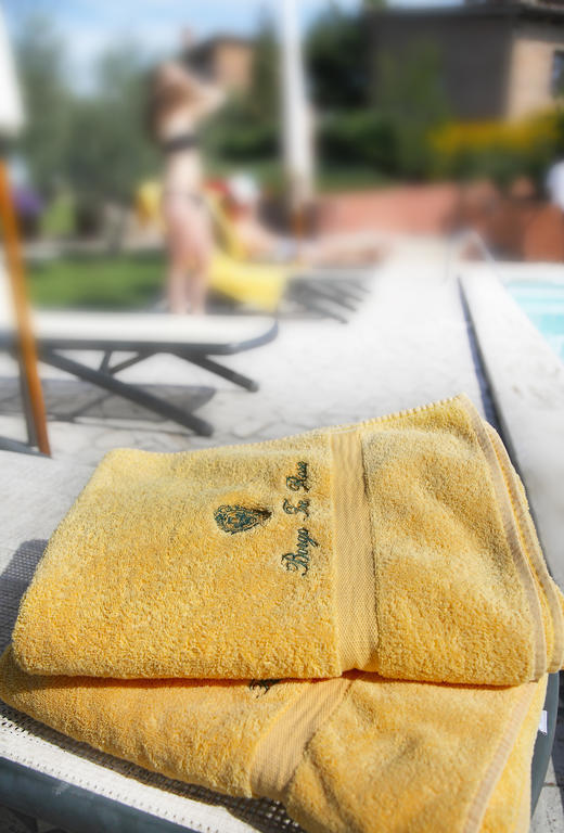 Borgo Tre Rose Hotel Valiano ภายนอก รูปภาพ