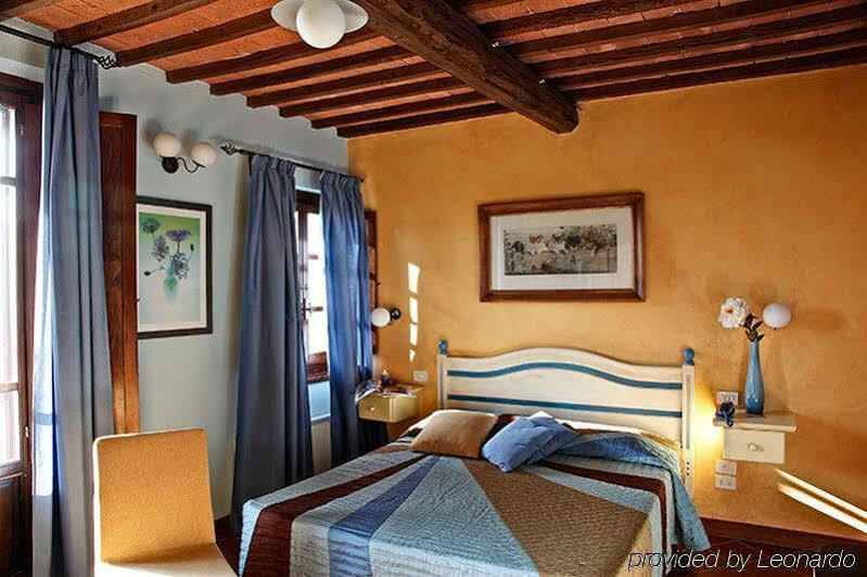 Borgo Tre Rose Hotel Valiano ภายนอก รูปภาพ