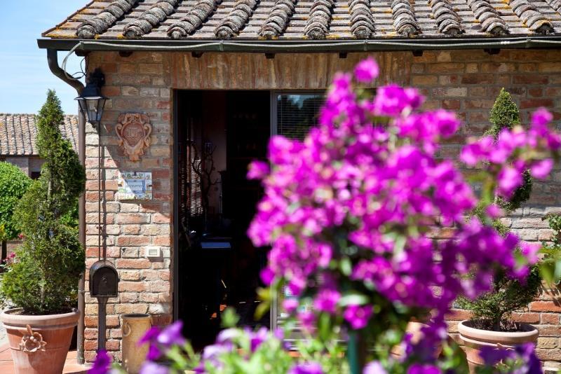 Borgo Tre Rose Hotel Valiano ภายนอก รูปภาพ